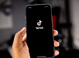 Op zoek naar een diagnose door TikTok: ‘Alle puzzelstukjes vielen op hun plek’